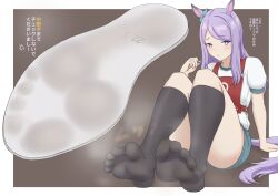 1girl absurdres animal_ears aqua_bow black_socks blue_shorts blush border bow brown_background closed_mouth commentary_request ear_bow feet foot_focus footprints full_body gym_uniform highres horse_ears horse_girl horse_tail kneehighs knees_up long_hair looking_at_viewer mejiro_mcqueen_(umamusume) no_shoes original_race_uniform_(umamusume) purple_eyes purple_hair race_bib shirt shoe_insert shorts simple_background smell socks soles solo tail treadml umamusume white_border white_shirt