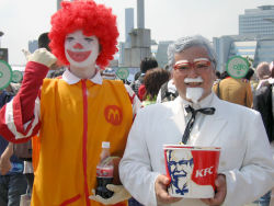 2boys afro asian colonel_sanders cosplay glasses kfc mcdonald&#039;s multiple_boys off-topic photo_(medium) ronald ronald_mcdonald what you_gonna_get_raped