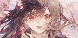 1girl blue_shirt blue_sky brown_hair cherry_blossoms chinese_commentary commentary_request earrings eyelashes fingernails floating_earrings floating_hair gleam grey_sailor_collar hair_between_eyes happy highres jewelry kitakawayui light_blush long_hair open_mouth original pink_nails recording red_eyes ripples sailor_collar shirt single_earring sky smile solo spring_(season) tree upper_body wind