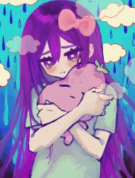 1girl :t aubrey_(headspace)_(omori) aubrey_(omori) blue_background blush bow bright_pupils child closed_mouth cloud colored_skin crying crying_with_eyes_open double-parted_bangs green_shirt hair_between_eyes hair_bow hands_up hashtag-only_commentary highres holding holding_stuffed_toy hugging_object long_hair mr._plantegg_(omori) omori pink_bow purple_eyes purple_hair rain raised_inner_eyebrows rou_(h_s_sinrin) shirt short_sleeves simple_background solo straight_hair stuffed_eggplant stuffed_toy tears upper_body very_long_hair white_pupils white_skin