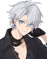 1boy antenna_hair black_choker black_gloves black_shirt blue_eyes choker collared_shirt gloves half_gloves looking_at_viewer male_focus official_alternate_costume pectoral_cleavage pectorals phainon_(fashion)_(honkai:_star_rail) phainon_(honkai:_star_rail) shirt short_hair simple_background solo tofu_(bean359) upper_body white_background white_hair
