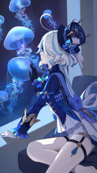 1girl absurdres ahoge ai_dongdong asymmetrical_gloves barefoot black_gloves blue_bow blue_eyes blue_hair blue_hat bow closed_mouth from_side furina_(genshin_impact) genshin_impact gloves grey_hair hat highres jellyfish long_hair long_sleeves looking_to_the_side mismatched_gloves multicolored_hair shorts solo streaked_hair thigh_strap top_hat white_gloves white_shorts