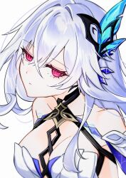 1girl bare_shoulders breasts cleavage genshin_impact hair_intakes hair_ornament halterneck haru_(eharuru_32) highres large_breasts long_hair looking_at_viewer pink_eyes simple_background skirk_(genshin_impact) solo upper_body white_background white_hair