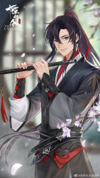 1boy bishounen black_hair black_hanfu blurry blurry_background branch brown_eyes chen_qing_ling cherry_blossoms chinese_clothes chinese_commentary copyright_name depth_of_field dizi falling_petals flower flute flute_tassel grin hair_between_eyes hair_ribbon hanfu high_ponytail highres holding holding_flute holding_instrument instrument lattice long_hair long_sleeves looking_at_viewer male_focus modao_zushi music official_art parted_lips petals playing_flute playing_instrument ponytail red_ribbon ribbon robe round_window sidelocks smile solo standing tassel teeth transverse_flute upper_body very_long_hair watermark wei_wuxian weibo_watermark wide_sleeves window