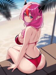 1girl artist_name ass beach bikini black_horns blue_eyes blurry blurry_background breasts butt_crack commentary english_commentary hetero highres hololive hololive_english horns irys_(hololive) large_breasts long_hair ocean palm_leaf parted_lips pink_eyes pink_hair pointy_ears red_bikini red_streaks sand sideboob sitting skindentation solo swimsuit virtual_youtuber vitter