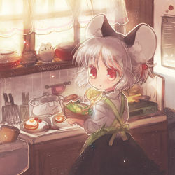 1girl alternate_hairstyle animal_ear_fluff animal_ears apron bad_id bad_pixiv_id biyon black_skirt bowl cooking curtains egg_(food) food green_apron grey_hair holding indoors kitchen looking_back mouse_(animal) mouse_ears nazrin plate ponytail red_eyes salad shirt short_hair short_ponytail skirt solo sunny_side_up_egg touhou twitter_username upper_body white_shirt window