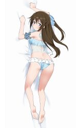 1girl bare_shoulders barefoot bed_sheet blue_eyes breasts brown_hair full_body highres long_hair looking_at_viewer love_live! love_live!_nijigasaki_high_school_idol_club lying medium_breasts nagi_mkrnpn osaka_shizuku sign simple_background solo white_background