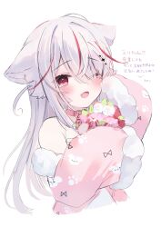 1girl absurdres animal_ears guild_cq highres kurenagi_eri long_hair looking_at_viewer multicolored_hair one_eye_closed red_eyes red_hair rucaco smile solo streaked_hair upper_body virtual_graduation_commemoration virtual_youtuber white_hair