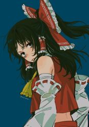 1girl ascot bags_under_eyes bandaged_arm bandages bare_shoulders black_eyes black_hair blue_background bow chest_sarashi detached_sleeves from_behind hair_bow hair_tubes hakurei_reimu highres long_hair looking_back midriff noriuma ponytail red_bow red_skirt ribbon-trimmed_sleeves ribbon_trim sad sarashi simple_background skirt solo touhou upper_body yellow_ascot