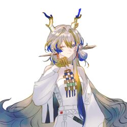 1girl ;) aqua_eyes arknights bare_shoulders belt blonde_hair blue_hair chinese_commentary closed_mouth colored_extremities commentary_request dragon_girl dragon_horns earrings gou_(abcddddde) grey_hair hair_between_eyes hair_intakes hand_up highres horns jacket jewelry long_hair long_sleeves multicolored_hair off_shoulder one_eye_closed pointy_ears shu_(arknights) simple_background smile solo split_mouth strapless tube_top very_long_hair white_background white_belt white_jacket white_tube_top