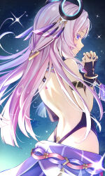 1girl armlet asymmetrical_sleeves back bare_shoulders blue_eyes bracelet breasts citlali_(genshin_impact) closed_mouth detached_sleeves facial_mark feathers fingernails floating_headgear from_behind genshin_impact hair_ornament headgear highres jewelry large_breasts leotard long_hair long_sleeves median_furrow nail_polish pink_feathers pink_hair pink_pupils purple_feathers purple_leotard purple_nails purple_sarong purple_sleeves ring_hair_ornament sarong shoulder_blades sky solo star_(sky) starry_sky triangle triangle_facial_mark triangle_hair_ornament uneven_sleeves ura_(hamburg_oniku)