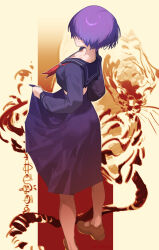 1girl breasts brown_shoes cleavage closed_mouth crop_top crop_top_overhang facing_viewer hair_over_eyes highres long_sleeves looking_back mara_(raneblu) midriff neckerchief original purple_hair purple_shirt purple_skirt raneblu red_neckerchief sailor_collar school_uniform shirt shoes short_hair skirt skirt_hold small_breasts smile solo standing tiger