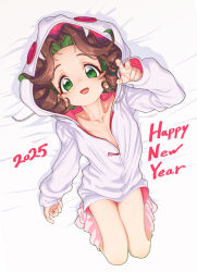 1girl 2025 aya_shachou breasts brown_hair chinese_zodiac commentary_request full_body green_eyes green_hair happy_new_year hood hoodie loose_socks lying morino_megumi_(aya_shachou) multicolored_hair new_year on_back open_mouth original small_breasts smile snake_hood socks solo two-tone_hair year_of_the_snake