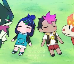 1boy 1girl black_shirt black_shoes black_socks brown_vest chibi closed_eyes commentary crocalor day eyelashes grass hair_bun hair_ornament hairclip liko_(pokemon) lying meowscarada multicolored_hair nintendo no_mouth on_back outdoors pokemon pokemon_(anime) pokemon_(creature) pokemon_horizons red_shorts rei_hinketsu roy_(pokemon) shirt shoes short_sleeves shorts socks swept_bangs symbol-only_commentary t-shirt two-tone_hair vest white_shirt white_shoes white_shorts
