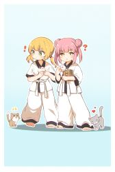 ! 2girls ? animal_print bag steamed_bun barefoot bear_print belt blonde_hair blue_background border brown_bag cat chinese_commentary commentary_request double_bun dougi food full_body gradient_background green_eyes hair_bun heart highres holding holding_bag holding_food kuma-bound low_twintails martial_arts_belt medium_hair multiple_girls notice_lines orange_eyes original pants pink_hair short_twintails standing toes twintails whiskers white_belt white_border white_pants