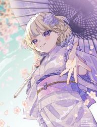 1girl alternate_costume blonde_hair blue_sky cherry_blossoms cloud flower hair_flower hair_ornament highres holding holding_umbrella hololive hololive_dev_is japanese_clothes kimono multicolored_hair notamaru_2 outstretched_hand pink_flower purple_eyes purple_hair purple_kimono short_hair sky smile solo streaked_hair todoroki_hajime umbrella virtual_youtuber