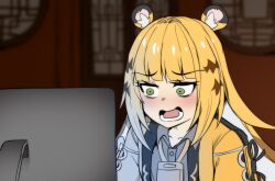 1girl animal_ear_fluff animal_ears blonde_hair blunt_bangs blush commentary english_commentary green_eyes grey_shirt highres hinghoi ju_fufu long_hair monitor shirt solo tiger_ears upper_body very_long_hair zenless_zone_zero