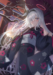 1girl alternate_costume black_flower black_hairband black_kimono blue_archive blush closed_mouth commentary_request cowboy_shot eyes_visible_through_hair fingernails flower grey_eyes grey_hair grey_sash hair_over_one_eye hairband halo highres holding holding_umbrella japanese_clothes kimono long_hair long_sleeves looking_at_viewer mashilon obi oil-paper_umbrella outdoors plana_(blue_archive) red_halo red_pupils sash snow solo sunrise twitter_username umbrella very_long_hair wide_sleeves