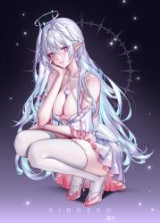 1girl absurdres artist_name bare_shoulders breasts bright_pupils chest_jewel cleavage collarbone commentary commission criss-cross_halter dress earrings full_body gradient_background grey_hair hair_between_eyes halo halter_dress halterneck hand_on_own_face head_wings high_heels highres jewelry large_breasts long_hair looking_at_viewer original parted_lips pink_shoes pointy_ears purple_background purple_eyes ringeko-chan shoes sidelocks skindentation smile solo squatting thighhighs thighs very_long_hair white_dress white_pupils white_thighhighs wings