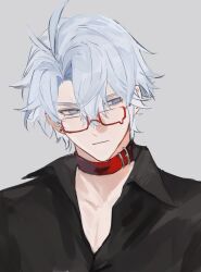 1boy absurdres antenna_hair black_shirt blue_eyes chinese_commentary choker closed_mouth collared_shirt expressionless glasses grey_background grey_hair hair_between_eyes head_tilt high_collar highres hmayme4238 honkai:_star_rail honkai_(series) looking_to_the_side no_pupils phainon_(honkai:_star_rail) red-framed_eyewear red_choker shirt short_hair simple_background solo upper_body wavy_hair