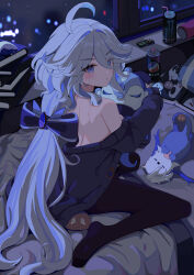 1girl absurdres ahoge asahiv bare_back bare_shoulders black_pantyhose blue_eyes blue_hair blush bow check_commentary cola commentary commentary_request furina_(genshin_impact) genshin_impact hair_bow highres indoors light_blue_hair light_blush long_sleeves looking_at_viewer looking_back night no_shoes on_bed otter pantyhose pepsi pout soles solo surintendante_chevalmarin sweatdrop