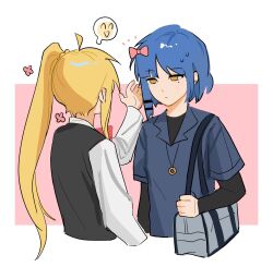 2girls ahoge bag blonde_hair blue_hair blue_shirt bocchi_the_rock! bow flower_symbol hair_bow hair_ornament hairclip highres ijichi_nijika jewelry long_hair looking_at_another multiple_girls necklace pink_bow puppy_wooow shirt short_hair shoulder_bag side_ponytail yamada_ryo yellow_eyes