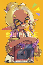 1girl bare_shoulders black_shorts blonde_hair breasts cleavage collarbone colored_extremities colored_eyelashes commentary_request copyright_name cross-shaped_pupils dark-skinned_female dark_skin earrings fangs frye_(splatoon) frye_(splatoon_raiders) gradient_hair grin highres inkling isamu-ki_(yuuki) jewelry long_eyelashes looking_at_viewer mario_(series) mario_kart mario_kart_world medium_hair multicolored_hair nintendo nintendo_switch_2 off-shoulder_shirt off_shoulder official_alternate_costume orange_background orange_pupils parted_bangs ponytail purple_hair shirt shorts shorts_under_skirt skirt smile solo splatoon_(series) splatoon_raiders symbol-shaped_pupils tentacle_hair torn_clothes torn_skirt white_skirt yellow_eyes yellow_shirt