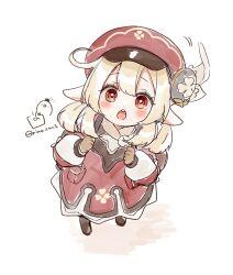 1girl blonde_hair blush boots brown_boots brown_gloves colored_shadow commentary_request dress feathers from_above full_body genshin_impact gloves hat hat_feather highres holding_strap klee_(genshin_impact) long_hair long_sleeves looking_at_viewer looking_up low_twintails newsboy_cap open_mouth pointy_ears puffy_long_sleeves puffy_sleeves red_dress red_eyes red_hat rino_cnc shadow simple_background solo standing twintails twitter_username white_background white_feathers
