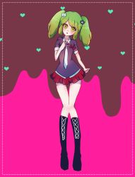 1girl alternate_costume alternate_hairstyle bear_hair_ornament black_footwear black_shirt blush bow bowtie brown_background calf_boots child collared_shirt cosplay danganronpa_(series) danganronpa_3_(anime) danganronpa_another_episode:_ultra_despair_girls enoshima_junko enoshima_junko_(cosplay) eyelashes gradient_background green_eyes green_hair hair_ornament hand_up long_hair matching_hair/eyes necktie official_alternate_costume official_alternate_hairstyle open_mouth pink_background pleated_skirt red_bow red_skirt shirt simple_background skirt standing towa_monaca twintails white_neckwear