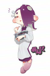 1girl apron bowl cephalopod_eyes commentary_request eyelashes full_body hair_over_one_eye highres holding holding_bowl inkling_(language) kappougi looking_at_viewer medium_hair nintendo no_earrings notice_lines octoling official_alternate_costume pink_slippers puchiman purple_hair red_bean_paste red_eyes shiver_(splatoon) simple_background slippers solo splatoon_(series) splatoon_3 standing standing_on_one_leg tentacle_hair thick_eyebrows tongue tongue_out white_background