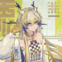 1girl absurdres aqua_eyes arknights arm_up bare_shoulders blonde_hair chinese_commentary closed_mouth collarbone colored_extremities commentary_request dragon_girl dragon_horns earrings grey_hair hair_between_eyes highres horns jacket jewelry jiang_shuo_sait long_hair long_sleeves multicolored_hair necklace off_shoulder purple_hair shu_(arknights) smile solo strapless tube_top upper_body white_jacket white_tube_top