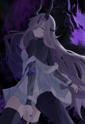 1girl absurdres arknights black_dress black_horns black_tail black_thighhighs commentary cowboy_shot dress grey_eyes grey_hair grin hair_over_one_eye highres horns jewelry long_hair long_sleeves looking_at_viewer multiple_rings necrass_(arknights) off_shoulder one_eye_covered ring shizuyumemi sketch smile solo standing tail thighhighs turning_head white_dress