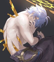 1boy alternate_form antenna_hair black_background black_pants cracked_skin halo halo_behind_head highres honkai:_star_rail honkai_(series) looking_at_viewer male_focus material_growth pants parted_bangs phainon_(honkai:_star_rail) short_hair simple_background solo tanemaki_monaka topless_male white_hair yellow_blood yellow_eyes
