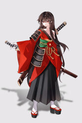 1girl absurdres alternate_costume armor black_hair black_skirt closed_mouth fate/grand_order fate_(series) full_body highres japanese_armor japanese_clothes katana long_hair long_skirt obi oda_nobunaga_(fate) oda_nobunaga_(koha-ace) platform_sandals red_eyes rope sandals sash shadow shimenawa simple_background skirt smile socks solo sword weapon weapon_on_back white_socks xixing_chun