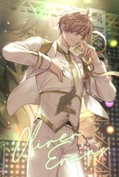 1boy absurdres antenna_hair belt_chain blurry blurry_background brown_hair buttons chain character_name commentary_request corset cowboy_shot gold_chain green_eyes green_necktie hair_over_one_eye hand_up highres jacket jewelry lapels lens_flare light_particles long_sleeves looking_at_viewer male_focus microphone mole mole_under_eye natsuki_(naki_zemisei) necktie nijisanji oliver_evans one_eye_covered open_clothes open_jacket pants parted_bangs parted_lips ring screen shirt short_hair sleeve_cuffs smile solo sparkle stage stage_lights standing swept_bangs virtual_youtuber white_corset white_jacket white_pants white_shirt