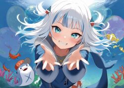 1girl akamiya_mumu bloop_(gawr_gura) blue_eyes blue_hair blue_hoodie closed_mouth commentary commentary_request ebi-chan_(gawr_gura) english_commentary fins fish fish_tail gawr_gura gawr_gura_(1st_costume) hair_ornament hololive hololive_english hood hoodie medium_hair mixed-language_commentary multicolored_hair outstretched_arms shark_girl shark_hair_ornament shark_tail sharp_teeth smile solo streaked_hair tail teeth two_side_up underwater virtual_youtuber white_hair