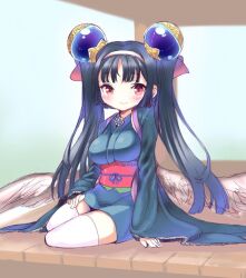 Rule 34 | 1girl, ajitarou (setsu), black hair, bow, breasts, brooch, emil chronicle online, hair bow, hair ornament, hairband, japanese clothes, jewelry, kimono, large breasts, looking at viewer, mitama ruri, pink bow, red eyes, sitting, thighhighs, twintails, white hairband, white thighhighs, white wings, wide sleeves, wings