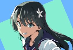 Rule 34 | 1girl, black hair, commentary request, flower, green eyes, hair flower, hair ornament, highres, kazuta1000, long hair, looking at viewer, saten ruiko, school uniform, serafuku, smile, solo, toaru kagaku no railgun, toaru majutsu no index, upper body
