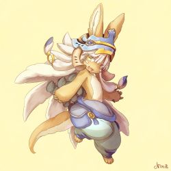 1other :3 animal_ears artist_name blue_pants brown_fur commentary_request eyes_visible_through_hair fangs full_body furry helmet highres horizontal_pupils leg_up looking_at_viewer looking_to_the_side made_in_abyss medium_hair nanachi_(made_in_abyss) nina_(maurururoa) open_mouth other_focus pants pouch puffy_pants signature smile solo tail teeth topless_other upper_teeth_only whiskers white_hair yellow_background yellow_eyes
