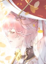 1girl animal_ears changli_(wuthering_waves) china_dress chinese_clothes closed_mouth dress fox_ears hair_between_eyes hair_ornament highres japanese_clothes lancihua long_hair multicolored_hair oil-paper_umbrella pink_hair solo umbrella white_hair wuthering_waves yellow_eyes