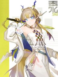 1girl arknights bare_shoulders bead_necklace beads blonde_hair blue_eyes breasts brooch character_name chinese_commentary closed_mouth collarbone commentary_request dragon_girl dragon_horns dragon_tail earrings eastern_dragon_horns eastern_dragon_tail gloves hair_ornament holding holding_sword holding_weapon horns jewelry long_hair long_sleeves looking_at_viewer necklace partial_commentary pointy_ears real_liz shu_(arknights) small_breasts smile solo strapless sword tail tube_top weapon white_tube_top wide_sleeves yellow_gloves