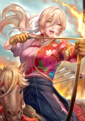 1girl aiming alternate_costume archery arrow_(projectile) blonde_hair blue_hakama blurry blurry_background bow_(weapon) breasts brown_gloves brown_horse commentary_request fiery_background fire flaming_arrow floating_hair floral_print gloves hair_between_eyes hakama hands_up headband holding holding_arrow holding_bow_(weapon) holding_weapon horseback_archery horseback_riding igote izura_mari japanese_clothes kimono large_breasts lips long_hair looking_to_the_side matching_hairstyle nijisanji nui_sociere open_mouth pink_kimono pink_lips ponytail riding sleeves_rolled_up slit_pupils smile solo teeth upper_teeth_only virtual_youtuber weapon white_headband yellow_eyes