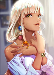 1girl bracelet dark-skinned_female dark_skin earrings gecko highres hololive hololive_english jewelry light_brown_hair myo-zin shirt single_earring smile tsukumo_sana virtual_youtuber white_shirt yellow_eyes