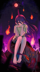 1girl ;) absurdres barefoot chupacabra clothes_writing fire full_moon green_shirt hair_between_eyes highres horns kourou_(kouroukun) long_hair long_tail looking_at_viewer moon one_eye_closed plaid_clothes plaid_shorts pointy_ears purple_hair purple_horns red_eyes red_moon shirt short_sleeves shorts single_horn smile solo t-shirt tail tenkajin_chiyari touhou v-shaped_eyebrows very_long_hair