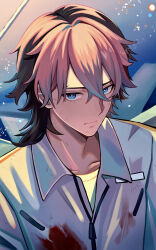 1boy absurdres black_hair blood blood_on_clothes blue_eyes closed_mouth collarbone collared_jacket commentary_request crew_neck forked_eyebrows grey_jacket guel_jeturk gundam gundam_suisei_no_majo highres jacket looking_to_the_side male_focus multicolored_hair parted_hair partially_unzipped pink_hair sakuma_kou shirt sideways_glance solo upper_body white_shirt wing_collar zipper zipper_pull_tab