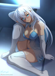 1girl blue_eyes blush breasts closed_mouth eiyuu_densetsu elbow_gloves eyelashes gloves hair_between_eyes highres indoors kuro_no_kiseki_(series) large_breasts long_hair navel no_shoes patreon_username shizuna_rem_misurugi sitting smile solo thighhighs vilde_loh_hocen white_gloves white_hair white_thighhighs
