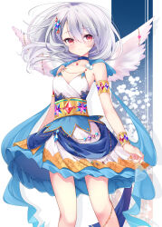 1girl angel_wings armlet bare_shoulders blue_choker blush bracelet breasts choker cleavage closed_mouth collarbone dress feathered_wings feet_out_of_frame floating_hair gem grey_hair hair_between_eyes hair_ornament highres jewelry kasane_(cynthia) long_hair looking_at_viewer medium_hair original red_eyes sash single_wing sleeveless sleeveless_dress small_breasts smile solo standing white_background white_dress white_hair white_wings wings