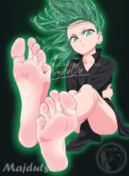 1girl bare_legs barefoot black_dress closed_mouth crossed_arms dress feet floating_hair foot_focus foreshortening green_eyes green_hair looking_at_viewer majdutsu one-punch_man soles solo tatsumaki toes