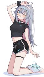 1girl absurdres ahoge barefoot black_choker black_scrunchie black_shirt black_shorts blue_eyes blush chiriri_(kagura_nana) choker closed_mouth colored_inner_hair dolphin_shorts fang grey_hair highres indie_virtual_youtuber kagura_nana kneeling long_hair looking_at_viewer midriff multicolored_hair navel pink_hair scrunchie shirt short_sleeves shorts simple_background solo t-shirt thigh_strap tsukino_(nakajimaseiki) v v_over_head virtual_youtuber white_background wrist_scrunchie
