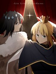 1boy 1girl ahoge artoria_caster_(fate) artoria_caster_(third_ascension)_(fate) artoria_pendragon_(fate) black_hair blonde_hair blue_bow blue_cloak blue_eyes blue_headwear bow cape cloak closed_mouth collar crown diamond_(shape) fate/grand_order fate_(series) fur fur_trim green_eyes hair_between_eyes hair_bow highres long_hair looking_at_viewer mini_crown night oberon_(fate) short_hair smile somori star_(sky) star_(symbol) twintails white_fur
